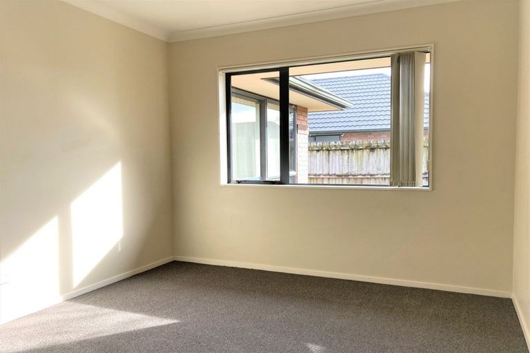 Photo of property in 16 Old Park Place, Takanini, 2112