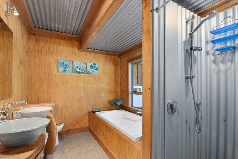 Photo of property in 15 Tukurua Road, Parapara, Takaka, 7182