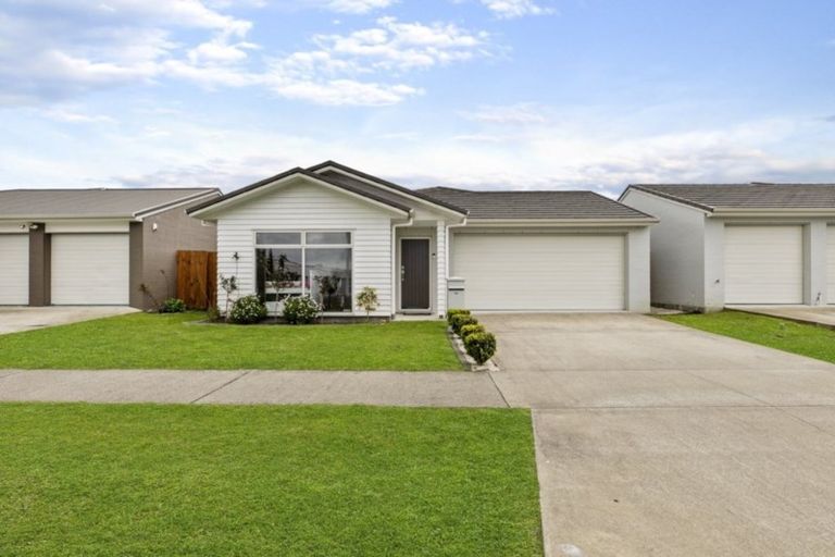 Photo of property in 92 Popokatea Drive, Takanini, 2112