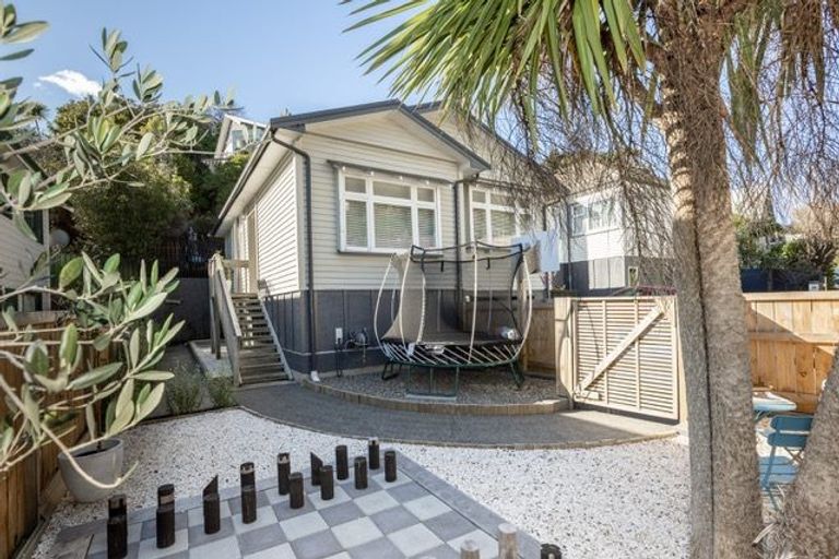 Photo of property in 44 Faraday Street, Hospital Hill, Napier, 4110