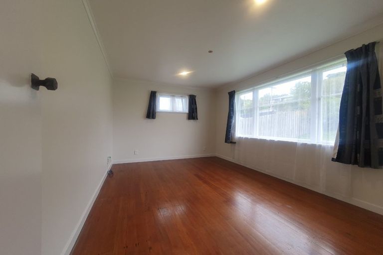 Photo of property in 19 Seymour Road, Sunnyvale, Auckland, 0612