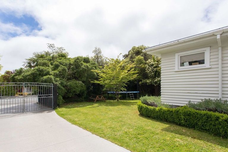 Photo of property in 21 Martindales Road, Heathcote Valley, Christchurch, 8022