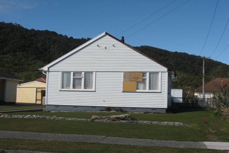 Photo of property in 94 Hall Street, Cobden, Greymouth, 7802