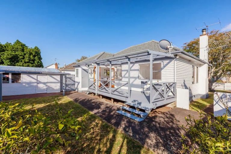 Photo of property in 22 Kiwitea Street, Sandringham, Auckland, 1041