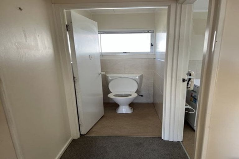 Photo of property in 7 Meadowood Drive, Unsworth Heights, Auckland, 0632