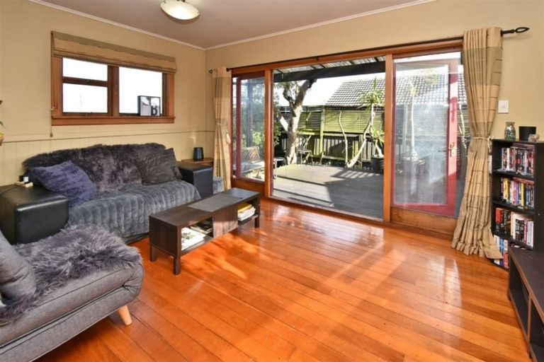 Photo of property in 123 Bowhill Road, New Brighton, Christchurch, 8083