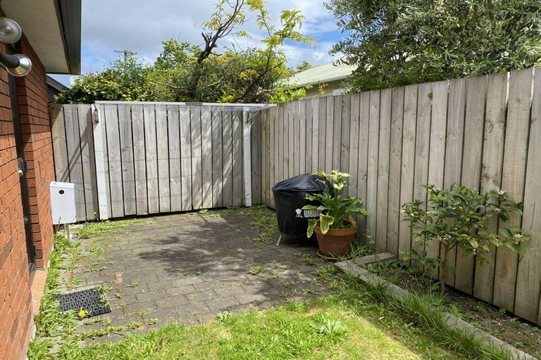 Photo of property in 2/17 Copeland Street, Hutt Central, Lower Hutt, 5011
