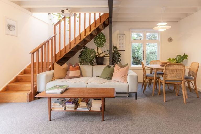 Photo of property in 33 Tainui Road, Titirangi, Auckland, 0604