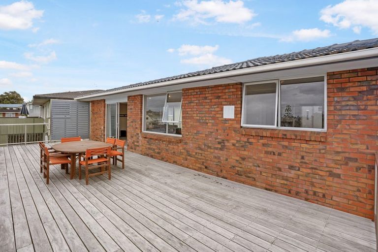 Photo of property in 17 Marcel Place, Glenfield, Auckland, 0629