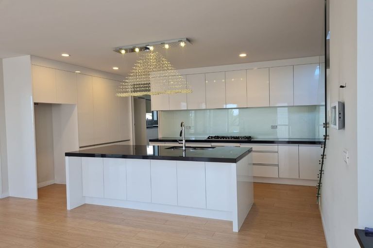 Photo of property in 109 Medallion Drive, Oteha, Auckland, 0632