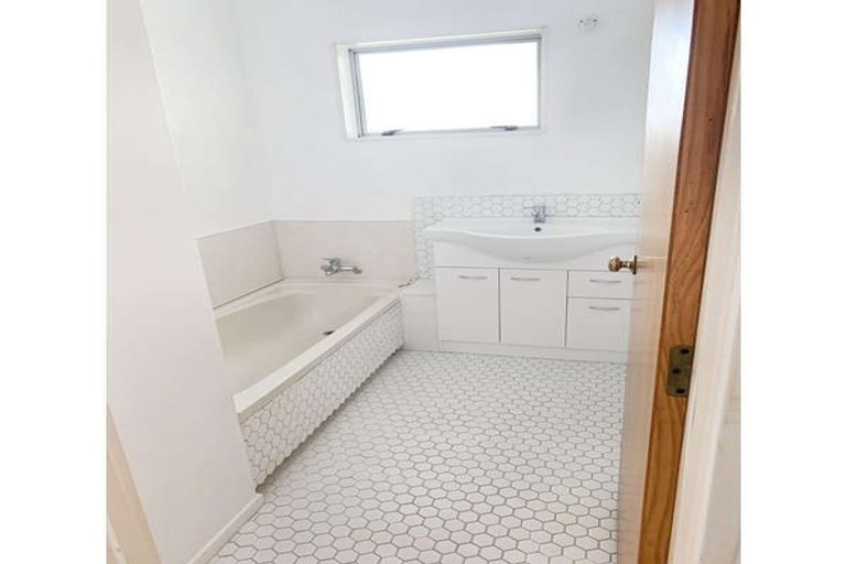 Photo of property in 570 Queen Street East, Levin, 5510