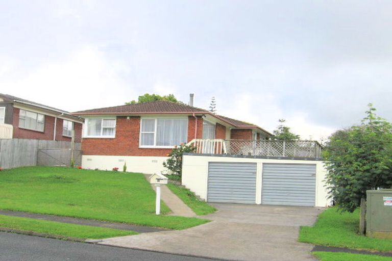 Photo of property in 1/25 Booralee Avenue, Botany Downs, Auckland, 2010