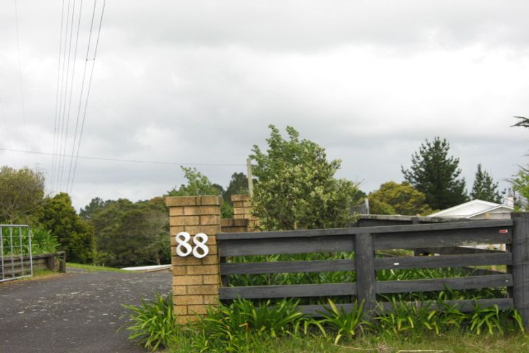 Photo of property in 88 Oraha Road, Kumeu, 0892