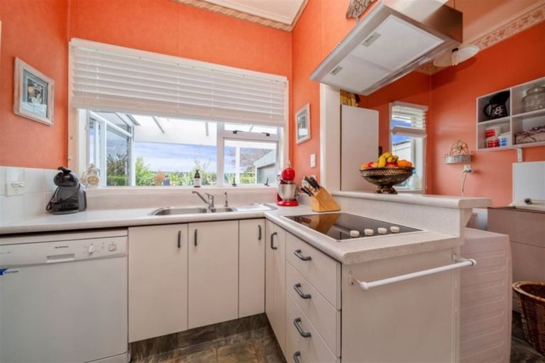 Photo of property in 10 Furlong Street, Hawera, 4610