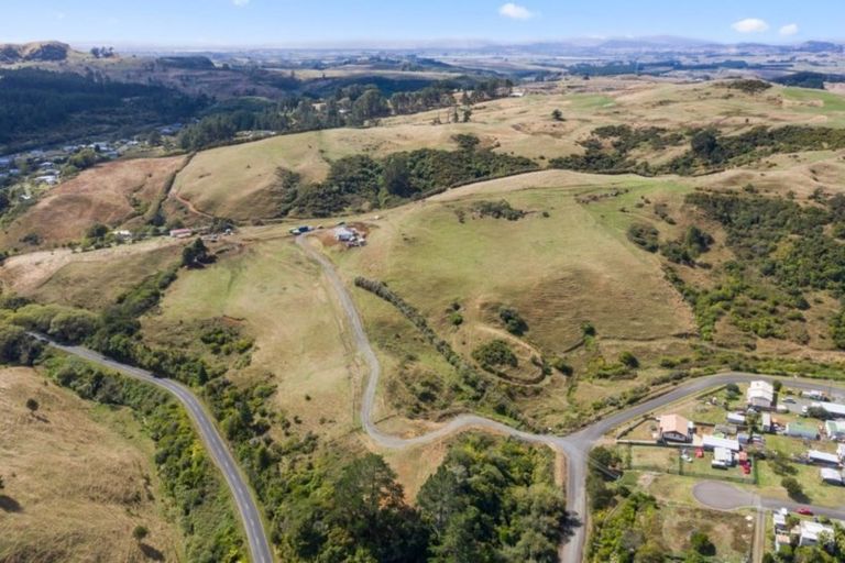 Photo of property in 13 Edwards Avenue, Henderson, Auckland, 0610