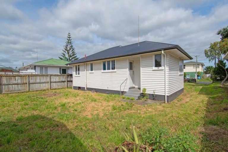 Photo of property in 27 Hill Crescent, Papakura, 2110