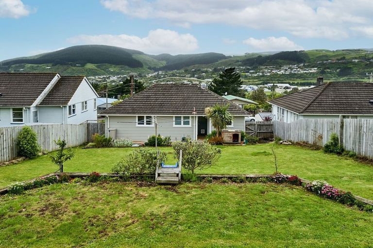 Photo of property in 55 Davidson Crescent, Tawa, Wellington, 5028