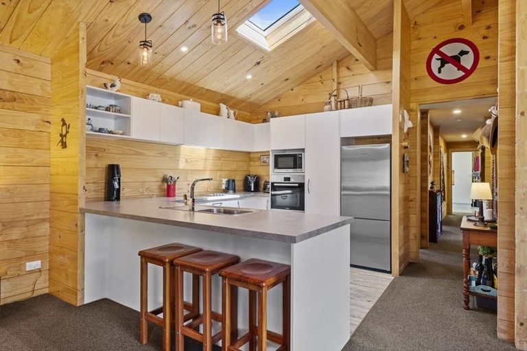 Photo of property in 16 Tennyson Close, Hanmer Springs, 7334