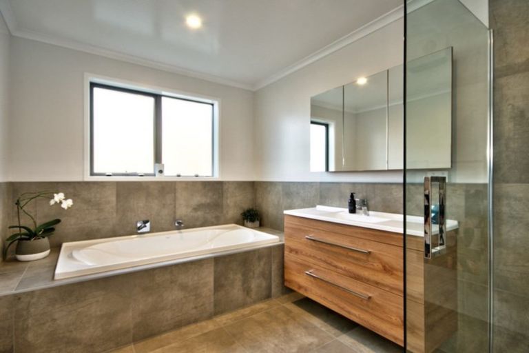 Photo of property in 2 Tudor Lane, Lower Shotover, Queenstown, 9304