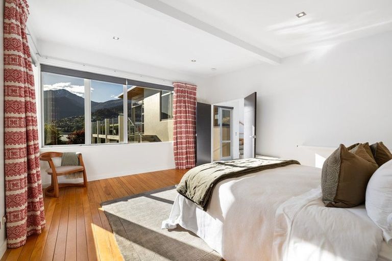 Photo of property in 497 Peninsula Road, Kelvin Heights, Queenstown, 9300