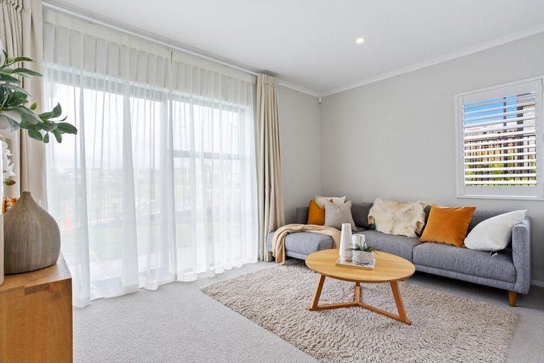 Photo of property in 35 Barrel Crescent, Swanson, Auckland, 0614