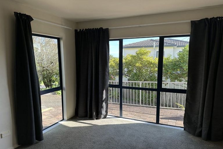 Photo of property in 25 Mariners View Road, Beach Haven, Auckland, 0626