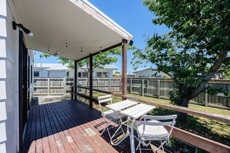 Photo of property in 10a Howard Road, Taradale, Napier, 4112