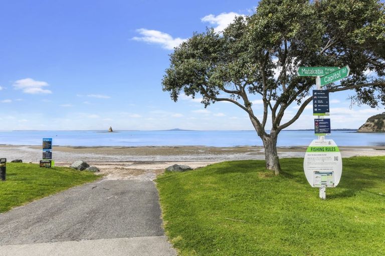Photo of property in 3 Capitol Road, Matakatia, Whangaparaoa, 0930