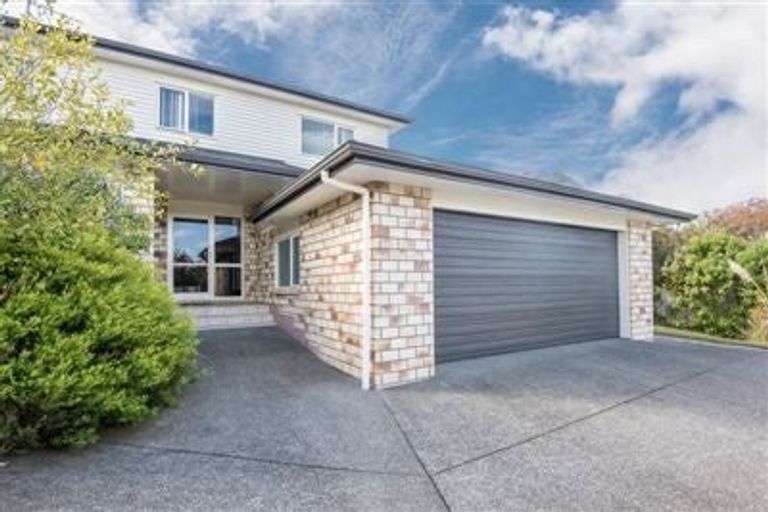 Photo of property in 32 Pukatea Avenue, Albany, Auckland, 0632