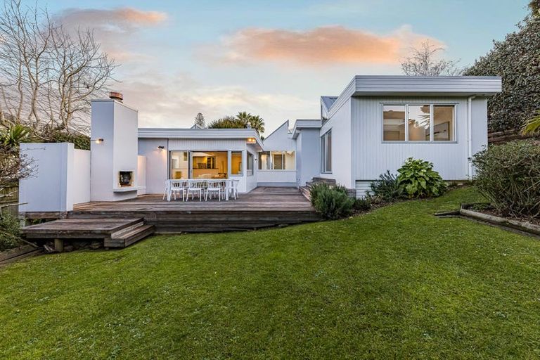 Photo of property in 16 Prestige Place, Castor Bay, Auckland, 0620