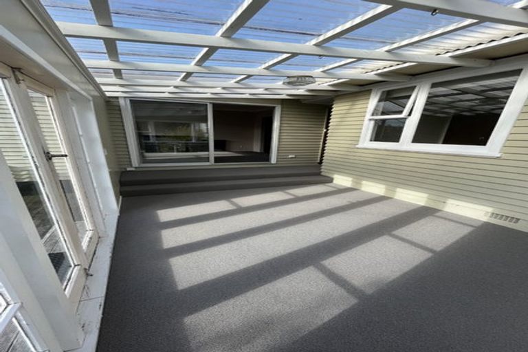 Photo of property in 21 Wakely Road, Newlands, Wellington, 6037