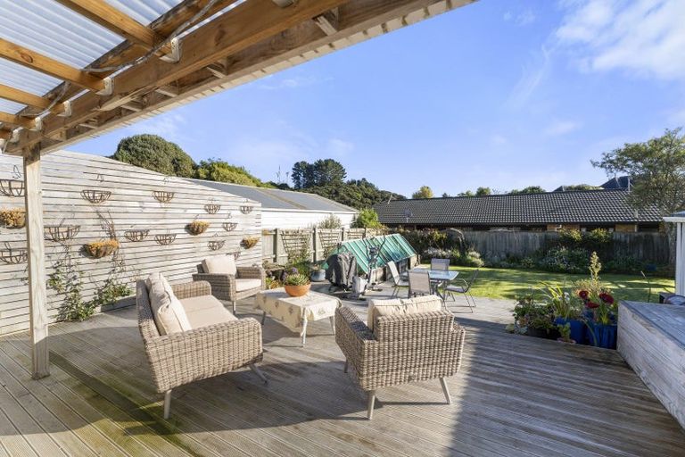 Photo of property in 8 Kaitawa Crescent, Paraparaumu, 5032