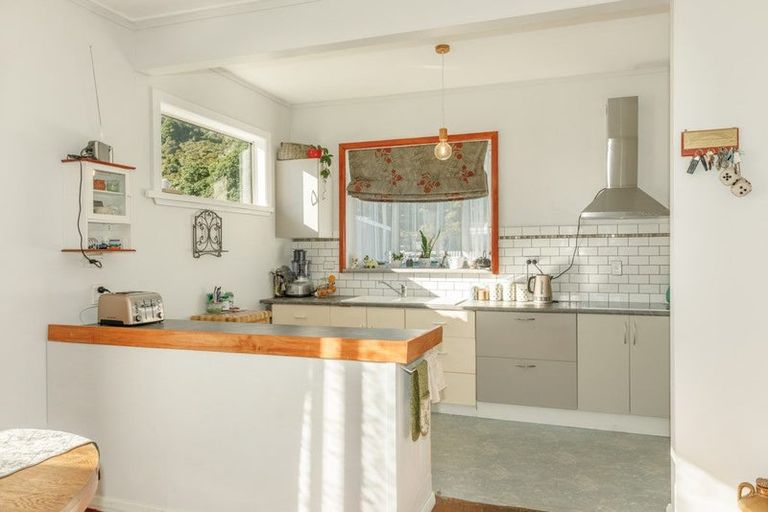 Photo of property in 2 Curtis Street, Hector, 7822