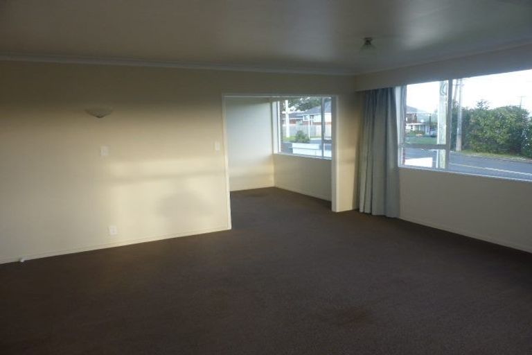 Photo of property in 1/36 Exmouth Road, Northcote, Auckland, 0627