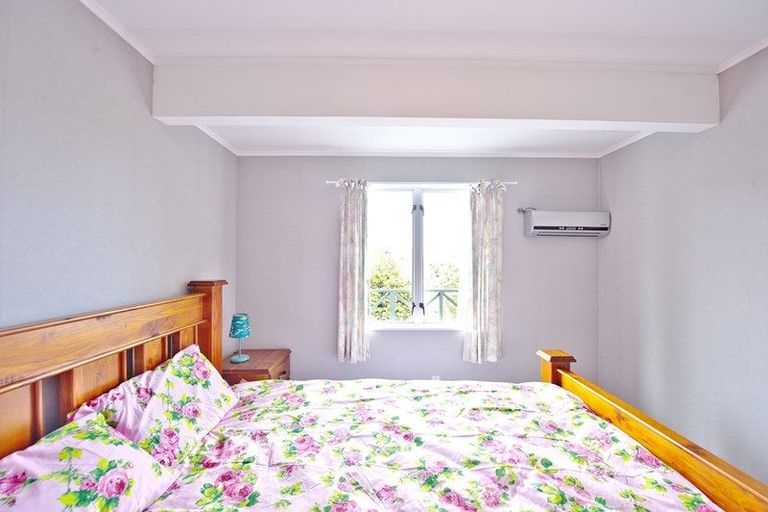 Photo of property in 13 Trias Road, Totara Vale, Auckland, 0629