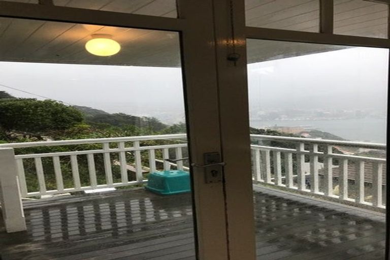 Photo of property in 63 Palliser Road, Roseneath, Wellington, 6011