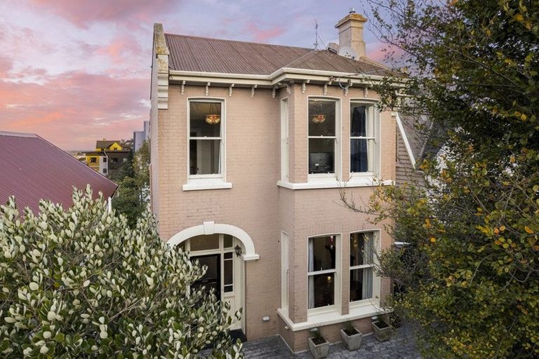 Photo of property in 81 Manor Place, Dunedin Central, Dunedin, 9016