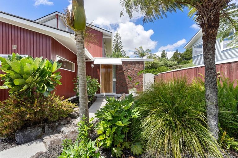 Photo of property in 31 Mcdowell Crescent, Hillcrest, Auckland, 0627