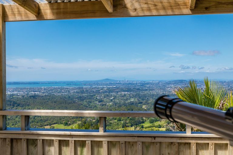 Photo of property in 11 Cascade Avenue, Waiatarua, Auckland, 0604