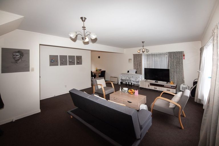 Photo of property in 62 Churton Drive, Churton Park, Wellington, 6037