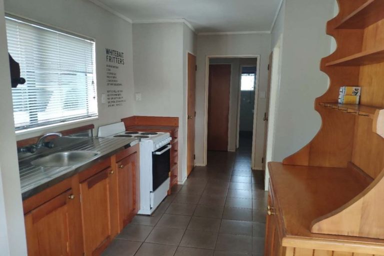 Photo of property in 2/67 West Coast Road, Glen Eden, Auckland, 0602