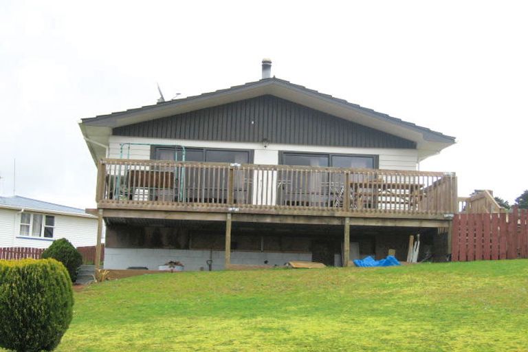 Photo of property in 18 Ogle Crescent, Te Kamo, Whangarei, 0112