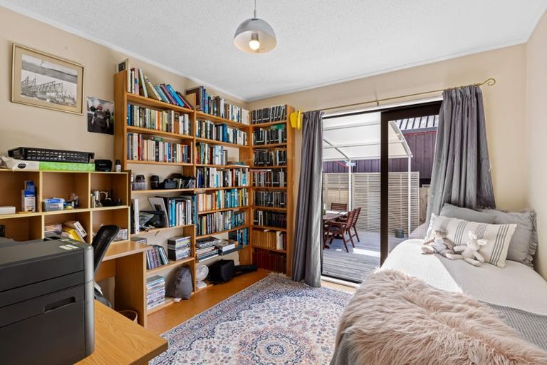 Photo of property in 20 Miraka Place, Birkenhead, Auckland, 0626