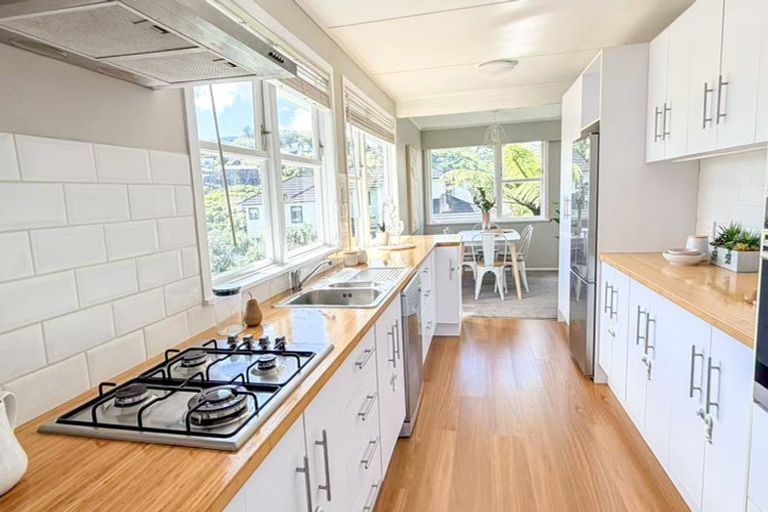 Photo of property in 64 Mark Avenue, Paparangi, Wellington, 6037