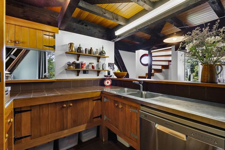 Photo of property in 74 Chatsworth Road, Silverstream, Upper Hutt, 5019