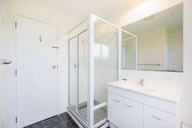 Photo of property in 9 Shamrock Street, Takaro, Palmerston North, 4412