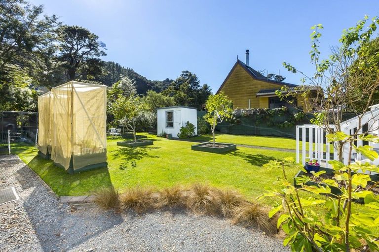 Photo of property in 81 Gemstone Drive, Birchville, Upper Hutt, 5018