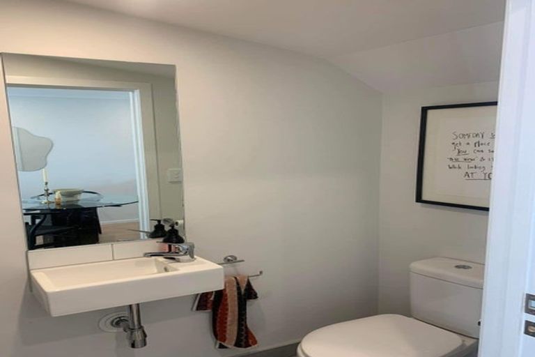 Photo of property in 8 Wharara Lane, Massey, Auckland, 0614