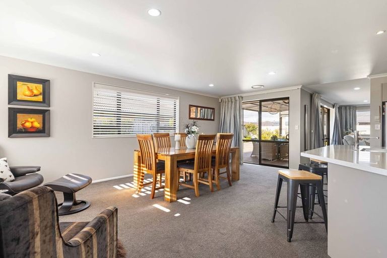 Photo of property in 6 Liberty Grove, Kelvin Grove, Palmerston North, 4414