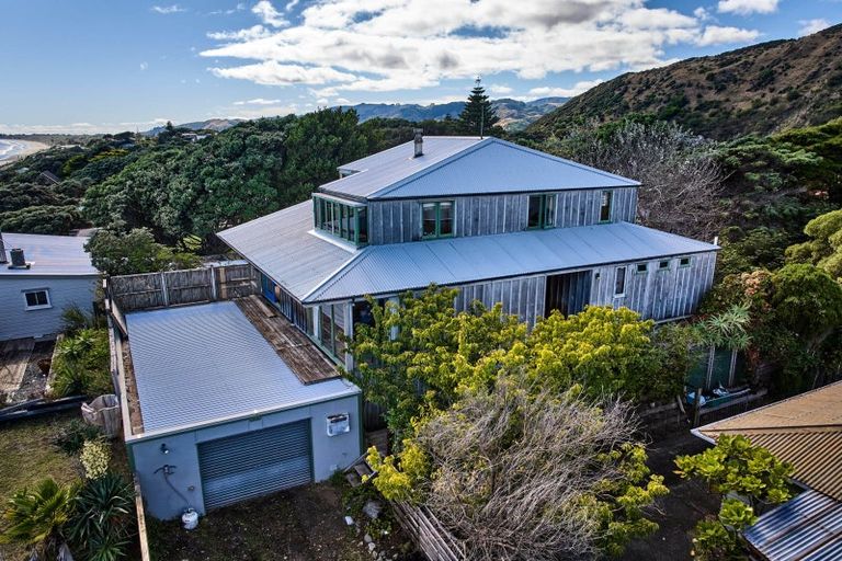 Photo of property in 13 The Parade, Paekakariki, 5034